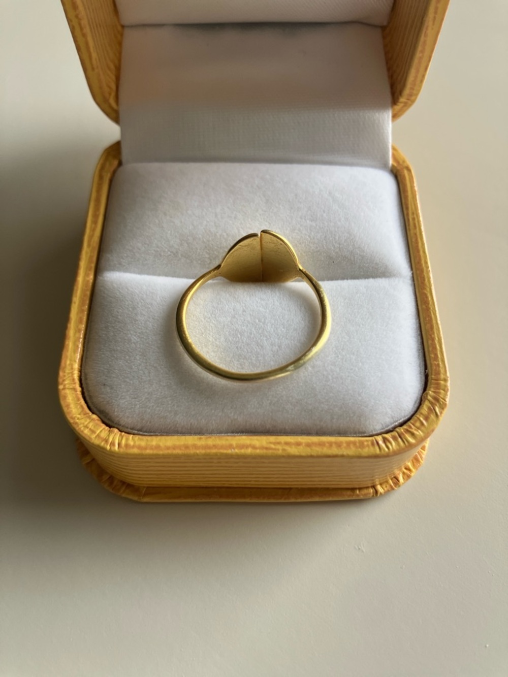 Designer inspired ring - Picture 2 of 3